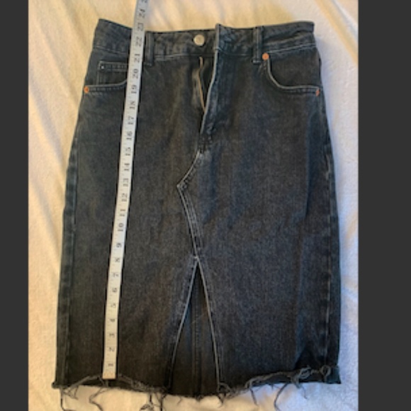 *SOLD* Topshop Black Midi Denim Skirt - Picture 4 of 6